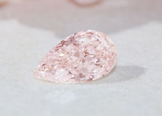 큰 크기 공상적 핑크색 CVD 남자는 인조 다이아몬드 3.74 ct 배 형상을 만들었습니다