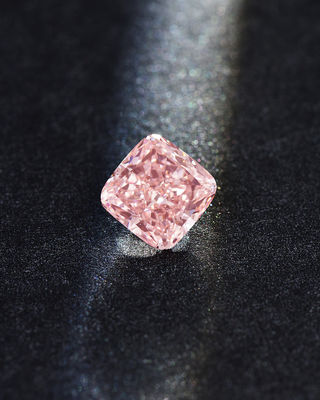 해방 CVD 실험실은 다이아몬드 공상적 밝은 분홍색 인조 다이아몬드 1.56 ct IGI 공인되 만들었습니다