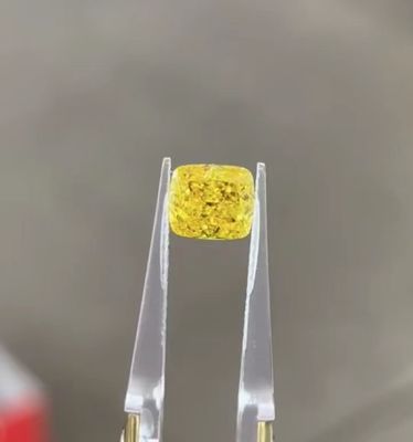 방사성 실험실에서 만든 노란색 다이아몬드 HPHT 성장 10 모스 화려한 생생한 노란색 VVS2 0.52ct
