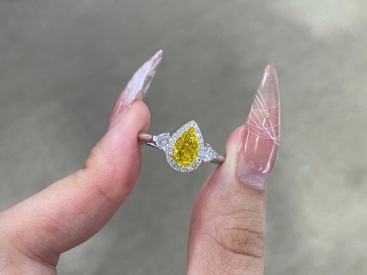 1.03 ct 공상적 생생한 노랑 실험실 이루어진 다이아몬드 반지 18k 화이트 골드