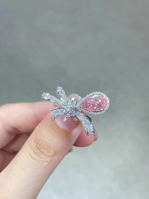 실험실에서 자란 밝은 분홍색 피어 모양 CVD 합성 다이아몬드 반지 18k 흰 금 반지