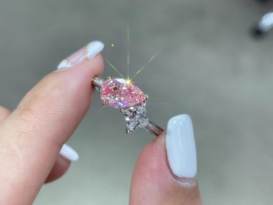 핑크와 화이트 페어 1.5ct 실험실에서 자란 사람이 만든 합성 다이아몬드 18K 흰 금 패션 반지