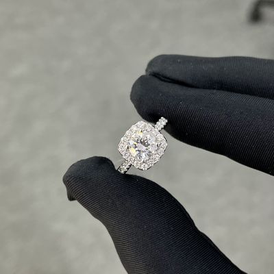 1.008ct 둥근 D/E VVS CVD 백색 다이아몬드 반지 IGI 인증을 가진 성장 다이아몬드 반지